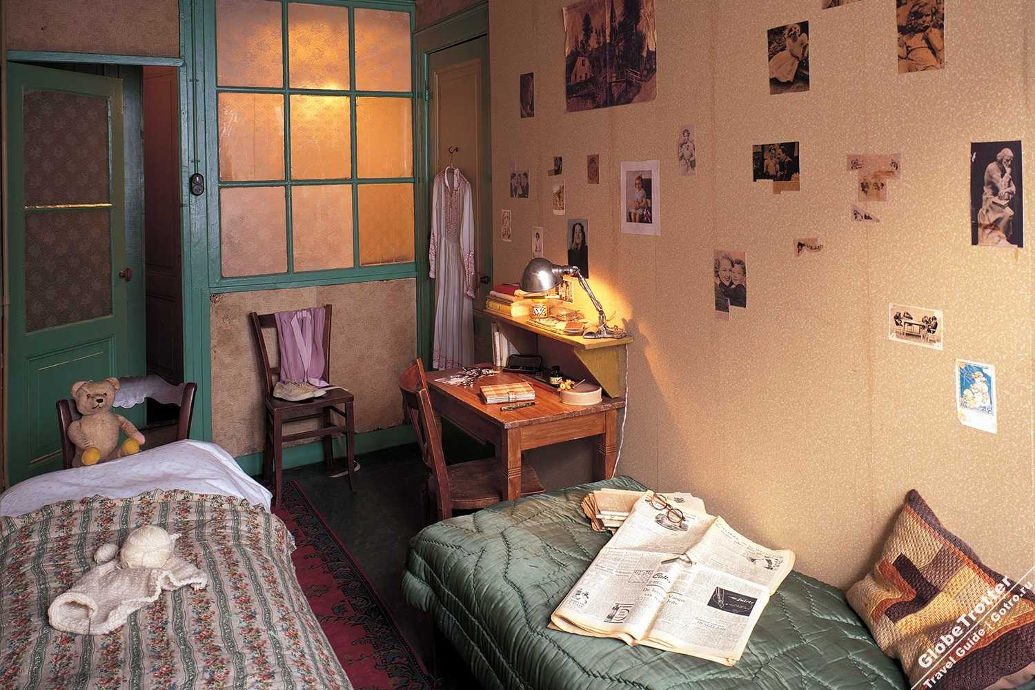 Подробное описание комнаты, где скрывалась с 1942 по 1944 года Анна Франк со своей семье и писал свой знаменитый дневник