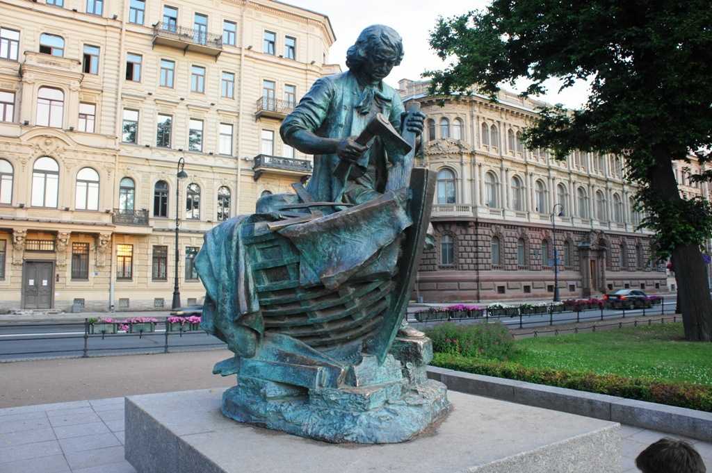 Великие полководцы в городской скульптуре петербурга