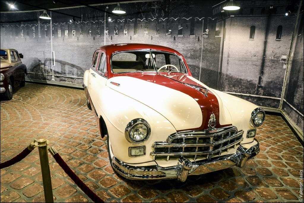 В Петербурге открылся музей автоэкзотики как дополнение ранее открытым музеям ретро автомобилей в Выборге и Зеленогорске Организатором данного музея был клуб Ретро-Юнион Изначально в муз